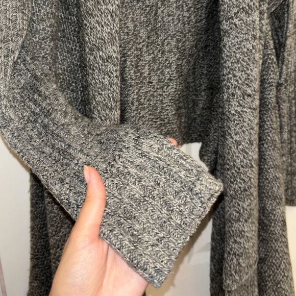 CHARLOTTE R. • Medium Grey Cozy Sweater - Picture 2 of 4
